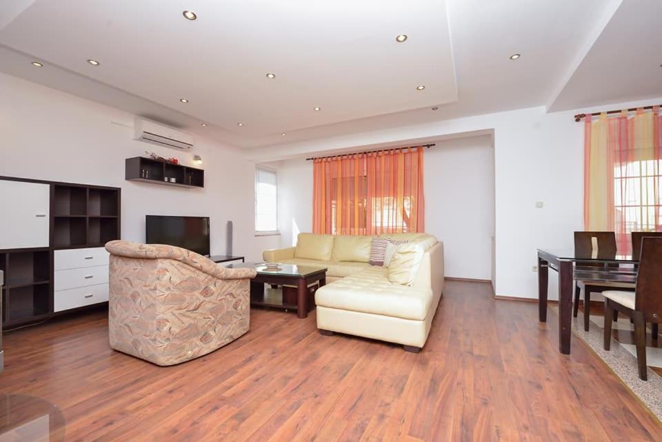 Sreca Apartment Near Beach With Bbq Bibinje Exterior photo