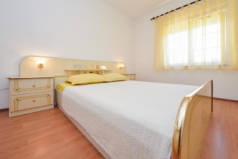 Sreca Apartment Near Beach With Bbq Bibinje Exterior photo