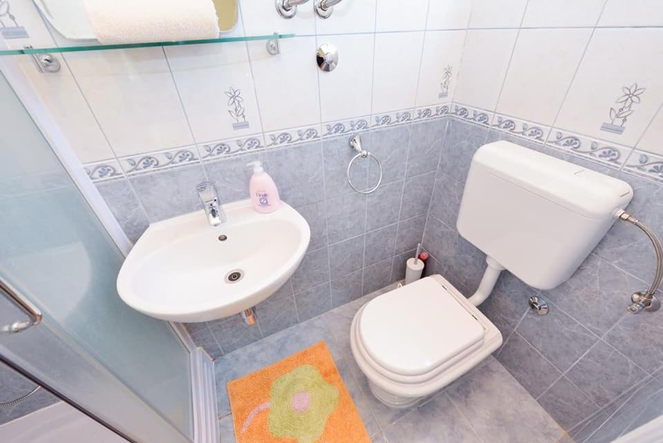 Sreca Apartment Near Beach With Bbq Bibinje Exterior photo